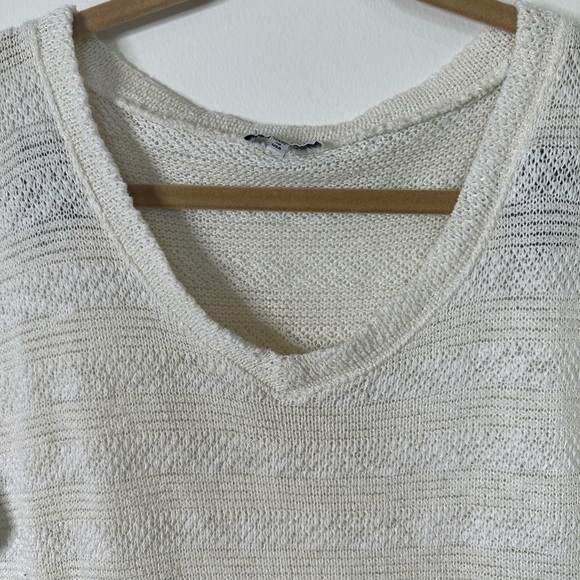 Splendid cream v-neck top, 3/4 sleeve, in size XS - Picture 4 of 5